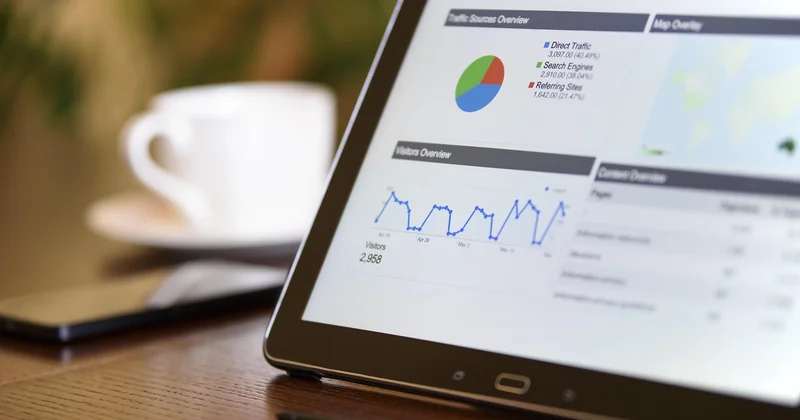 What are 10 common keywords used in digital marketing?
